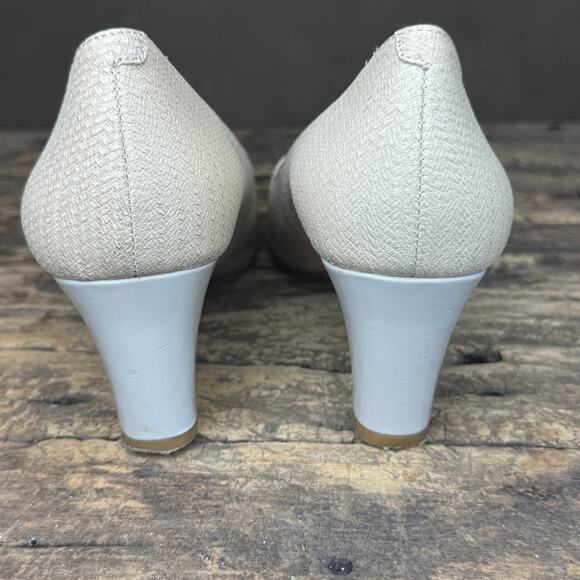 Easy Spirit Beige Cap Toe Women’s 8M Patent Leather Accent Comfort Career Heels - Picture 4 of 9